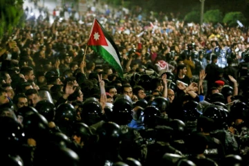 Photo d'une manifestation contre la hausse des prix et un projet fiscal, le 2 juin 2018 devant les bureaux du Premier ministre jordanien à Amman
