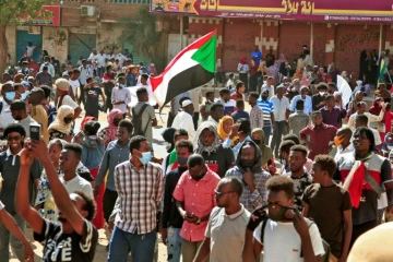 Des Soudanais manifestent contre le pouvoir militaire à Omdourman, banlieue nord-ouest de la capitale Khartoum, le 14 février 2022