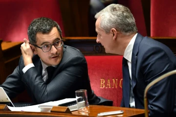 Le ministre de l'Economie Bruno Le Maire (d) et celui des Comptes publics Gérald Darmanin, à l'Assemblée nationale, le 24 octobre 2017 à Paris
