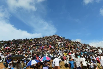 Des réfugiés rohingyas rassemblés dans le camp de Kutupalong pour commémorer le deuxième anniversaire de leur exil, le 25 août 2019 au Bangladesh 