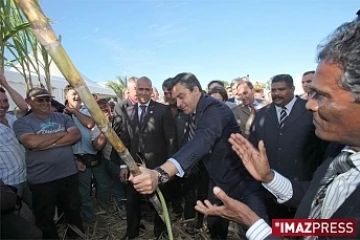 Vendredi 10 Juillet 2009 

Le Premier ministre François Fillon coupe la canne