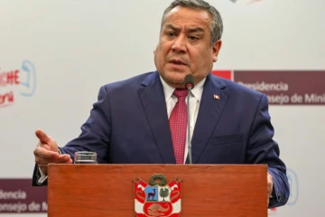 Le Premier ministre du Pérou, Gustavo Adrianzen, prononce un discours télévisé après sa prestation de serment le 6 mars 2024