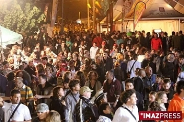 Samedi 8 août 2009 - Sakifo

Plus de 11 000 personnes ont fait le déplacement jusqu'à la Ravine blanche pour la 4ème journée du festival