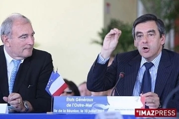 Paul Girot de Langlade et François Fillon lors de la visite du Premier ministre à La Réunion les 9 et 10 juillet 2009