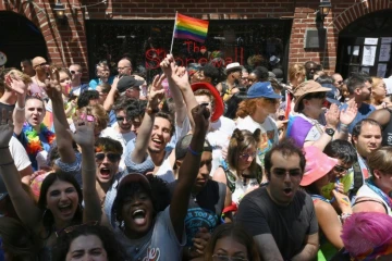 Des participants à la marche des fiertés de New York, 50 ans après les émeutes de Stonewall, le 30 juin 2019 