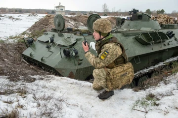 Des soldats ukrainien participent à des exercices militaires dans la région de Kharkiv, le 10 février 2022
