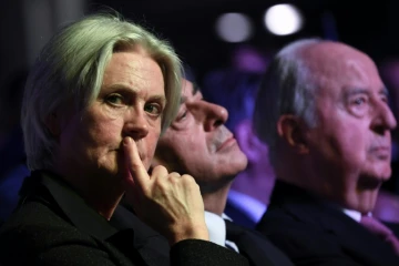 Pénélope Fillon, aux côtés de son mari François Fillon et d'Edouard Balladur, lors d'un discours Porte de Versailles à Paris, le 9 avril 2017