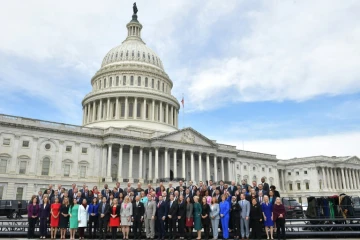Les nouveaux élus du 116e Congrès américain posent pour une photo lors de leur première visite au Capitole, le 14 novembre 2018 