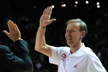 La satisfaction de l'entraîneur des Bleus Vincent Collet après la victoire face à la Russie en qualifs pour le Mondial-2019 de basket, le 23 février 2018 à Strasbourg 