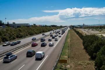 De nombreux bouchons ralentissaient les automobilistes samedi, journée classée "rouge "par Bison Futé au niveau national