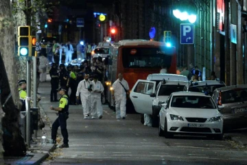 Des policiers sur les lieux de l'attentat sur Les Ramblas à Barcelone, le 17 août 2017