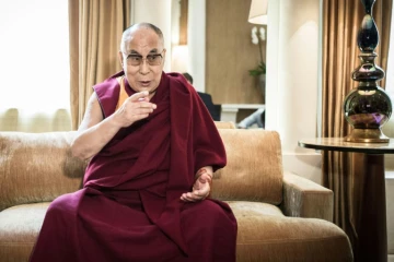 Le Dalaï Lama lors d'un entretien dans un hôtel à Paris le 13 septembre 2016 
