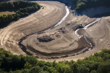 Canicules record pour l'été 2022, avec trois vagues de chaleur et 33 jours au total, une "préfiguration" d'un avenir marqué par le changement climatique et son cortège d'incendies, sécheresses et autres orages meurtriers