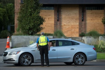 Un point de contrôle de la police près de Wrightsville Beach (Caroline du Nord), le 12 septembre 2018