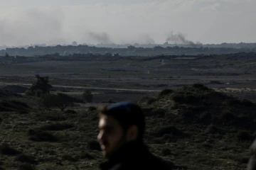 Vue sur Gaza depuis la ville israélienne de Sderot le 18 janvier 2025