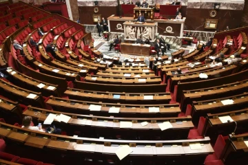 L'Assemblée nationale vote le rétablissement de l'autorisation de sortie du territoire pour les mineurs pour tenter de limiter les départs vers des zones de conflits comme la Syrie