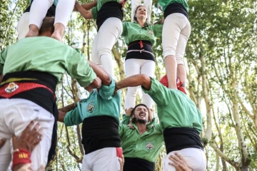 Un Castell - une tour humaine - se forme à la feria de Millas, dans les Pyrénées-Orientales, le 5 août 2023
