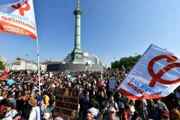 Des militants de la La France insoumise (LFI) manifestent place de la Bastille, le 5 mai 2018 à Paris