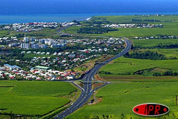 Vue de Sainte-Marie au niveau de la 4 voies reliant l'Est au Nord