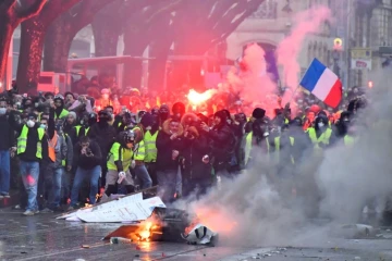 Des "gilets jaunes" lors d'une manifestation à Bordeaux, le 15 décembre 2018
