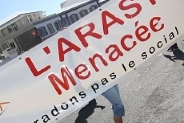 Mercredi 15 septembre 2009

 Manifestation des employés de l'ARAST devant le Conseil général (photo: Thomas Vitry)