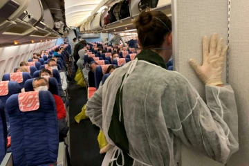 Dans l'avion en provenance de Wuhan (Chine) rapatriant des Français, le 21 janvier 2020