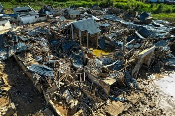 Vue aérienne des dégâts provoqués par des inondations à Meizhou, le 21 juin 2024 dans la province du Guangdong, dans le sud de la Chine