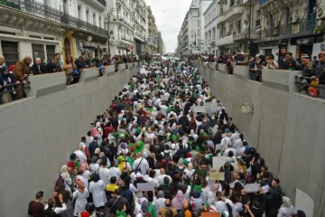 Etudiants et personnels de la santé manifestent le 19 mars 2019 à Alger contre le président Abdelaziz Bouteflika