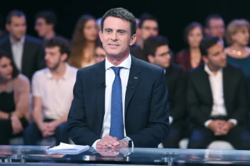 Le Premier ministre Manuel Valls sur le plateau de France 2 lors de l'émission "Des Paroles et des Actes", le 24 septembre 2015 