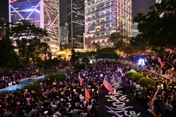 Rassemblement de manifestants pro-démocratie lundi 14 octobre 2019 dans le centre de Hong Kong. Les militants exhortent la chambre des représentants américains à voter un texte qui permettrait de sanctionner les dirigeants chinois