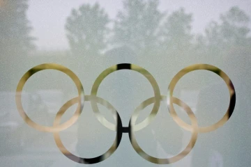 Les anneaux olympiques sur la façade du siège du CIO à Lausanne, le 8 mai 2012