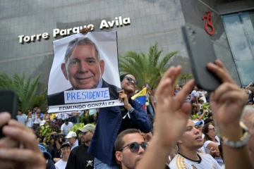 Des opposants au président vénézuélien Nicolas Maduro assistent à un rassemblement organisé par le candidat Edmundo Gonzalez Urrutia et la dirigeante Maria Corina Machado, le 30 juillet 2024 à Caracas. 