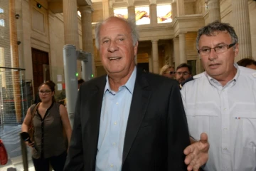 Patrice de Maistre (c), ancien gestionnaire de fortune de Liliane Bettencourt, le 28 mai 2015 au tribunal de Bordeaux