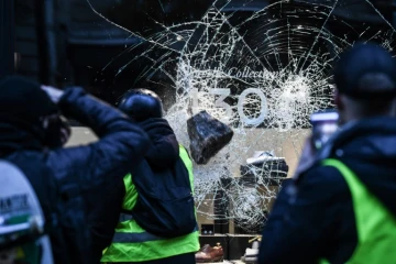 Des "gilets jaunes" lors d'une manifestation à Paris le 1er décembre 2018