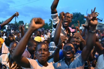 Des partisans du général Gilbert Diendéré manifestente le 21 septembre 2015 devant la résidence du roi des Mossi, un groupe ethnique