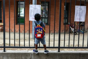 Devant l'école Cuvier, à Toulouse, le 1er septembre 2022,jour de la rentrée des classes