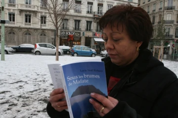 Samedi 19 décembre 2009 - La Réunionnaise Lucie Noël - Richard auteure du roman &quot;Sous les brumes de Mafate&quot; sorti aux éditions Amalthée