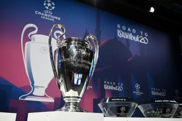 Le trophée de la Ligue des champions exposé au siège de l'UEFA à Nyon lors du tirage au sort des 8e de finale, le 16 décembre 2019