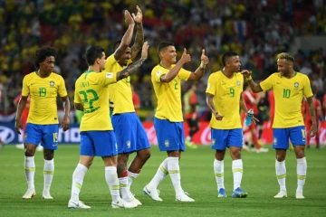 La joie des Brésiliens après leur victoire face à la Serbie et qualification en 8e du Mondial, le 27 juin 2018 à Moscou