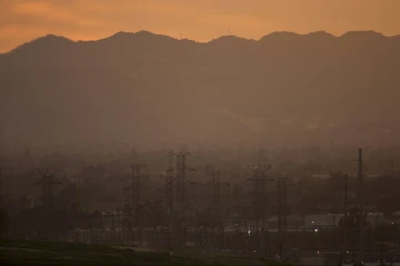 La vallée de San Fernando, en Californie, couverte de brume, le 10 mars 2017