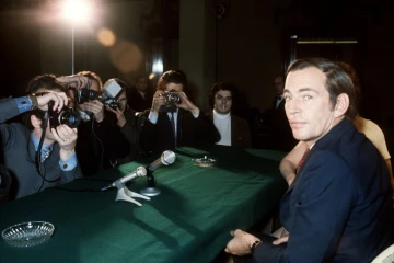Le chirurgien sud-africain Christiaan Barnard, qui a réalisé la première greffe du c?ur, lors d'une conférence de presse à Paris le 1er mars 1970