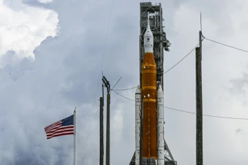 La fusée SLS, haute de 98 mètres, sur le pas de tir 39B du centre spatial Kennedy le 2 septembre 2022, avant son décollage pour la mission non habitée Artémis 1