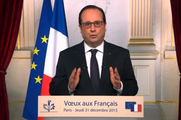 Capture d'écran d'une vidéo de François Hollande adressant ses voeux aux Français le 21 décembre 2015 à l'Elysée à Paris