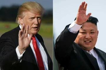 Donald Trump, à l'aéroport de Morristown dans le New Jersey le 15 septembre 2017 et le leader nord-coréen Kim Jong-Un, saluant la foule lors d'une parade militaire à Pyongyang, le 15 avril 2017