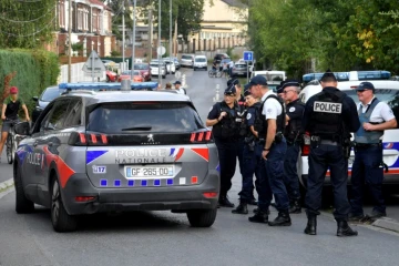 Des policiers devant la maison de la famille de l'imam Hassan Iquioussen, le 30 août 2022 à Lourches, dans le nord de la France