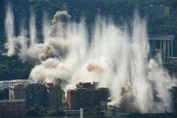 Les deux principales piles de ce qui reste du pont de Gênes, dont l'effondrement avait fait 43 morts en août 2018, détruites à l'explosif le 28 juin 2019