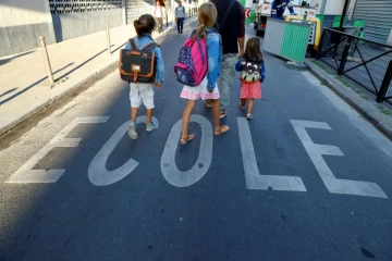 La question agite les parents à l'approche de la rentrée scolaire: peuvent-ils se rendre plus tard au travail pour accompagner leur enfant à l'école ce jour-là?