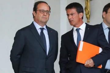 Le président François Hollande et le Premier ministre Manuel Valls le 11 août 2016 à l'Elysée à Paris