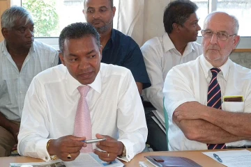 Daniel Alamelou, Président du Syndicat intercommunal d'électricité de La Réunion et Guy Hourcabie, Président du Syndicat intercommunal d'Énergie, d'Équipement et d'Environnement de la Nièvre.