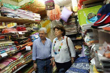 Mardi 16 Février 2010

Martine Aubry au grand marché de Saint-Denis